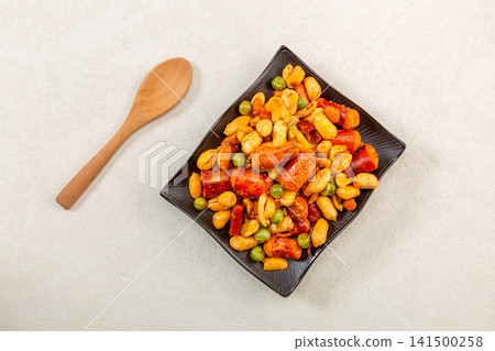 spicy crispy chili pepper crusts mixed with roasted peanuts snack 141500258