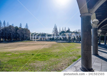 A Western-style arched corridor and a spacious lawn park stand out against the blue sky. A Western-style arched corridor and a spacious lawn park stand out against the blue sky. 141501503