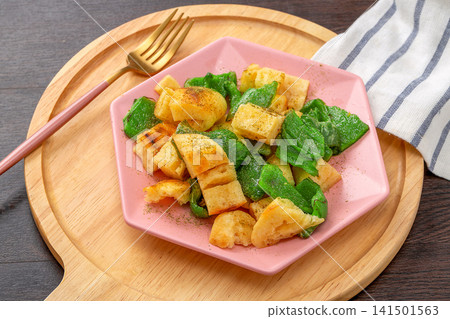 stir Fried Vegetable Flatbread With Savory Flavor stir Fried Vegetable Flatbread With Savory Flavor 141501563