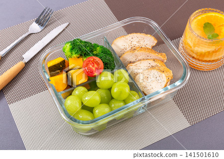 black Pepper Roasted Chicken Breast With Fresh Steamed Broccoli And Cherry Tomatoes 141501610
