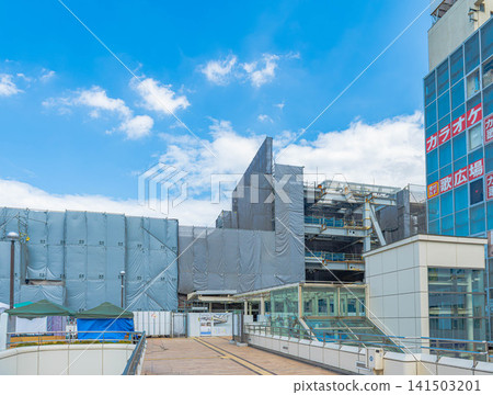 Commercial facilities at Matsudo Station, where redevelopment work is underway. 141503201