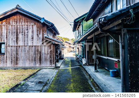 [Important Preservation District for Groups of Traditional Buildings] Dewajima Island: Scenery of Sunohana settlement in early spring, part 2, Mugi-cho, Kaifu-gun, Tokushima Prefecture 141503205