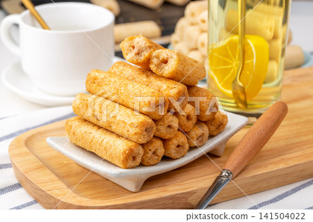 crispy Rice Roll Snack Cream Filled Crunchy Grain Rolls 141504022