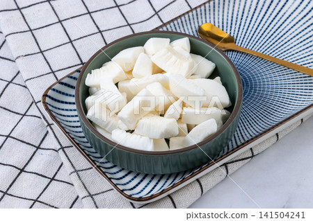 natural Crispy Coconut Cubes Crunchy Dried Coconut Snack Pieces 141504241