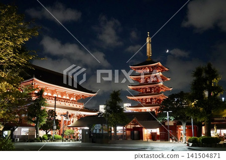 夜幕下的淺草寺五重塔 夜幕下的淺草寺五重塔 141504871