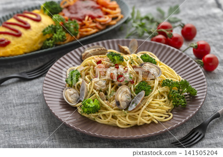 Western-style lunch set: Vongole Bianco, Omelet Rice, and Neapolitan Spaghetti Western-style lunch set: Vongole Bianco, Omelet Rice, and Neapolitan Spaghetti 141505204