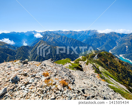 Autumn climb of Mt. Harinoki and Mt. Renge (view from the summit of Mt. Harinoki towards Mt. Yarigatake, Mt. Suisho, and Mt. Yakushidake) 141505434