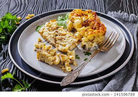 Golden Baked Beef Macaroni And Cheese Casserole Golden Baked Beef Macaroni And Cheese Casserole 141506789