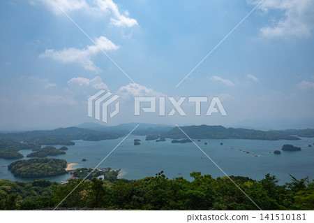 Saga Prefecture (Nagasaki Prefecture) / Iroha Island (Iroha Island Observation Deck) - Beautiful contrast of fresh green foliage and blue. Saga Prefecture (Nagasaki Prefecture) / Iroha Island (Iroha Island Observation Deck) - Beautiful contrast of fresh green foliage and blue. 141510181