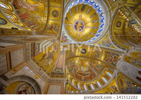 Interior of the Church of St. Sava, featuring one of the largest gold mosaic compositions in the world, in Belgrade, Serbia 141512282