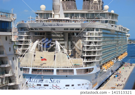 Caribbean Cruise to Nassau, Mexico, departing from Florida with MSC Royal Caribbean: A journey through the blue seas and breathtaking scenery. Caribbean Cruise to Nassau, Mexico, departing from Florida with MSC Royal Caribbean: A journey through the blue seas and breathtaking scenery. 141513321