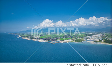 At the end of July, high temperatures and high humidity around the mouth of the Kurobe River in Toyama Prefecture At the end of July, high temperatures and high humidity around the mouth of the Kurobe River in Toyama Prefecture 141513438