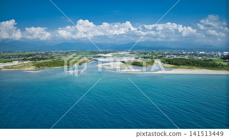 7月底,富山縣黑部川河口附近氣溫高、濕度大。 7月底,富山縣黑部川河口附近氣溫高、濕度大。 141513449