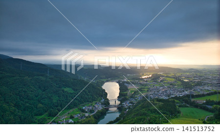 A view of the surrounding area from Sarukura Mountain in the Osawano district of Toyama Prefecture. A view of the surrounding area from Sarukura Mountain in the Osawano district of Toyama Prefecture. 141513752