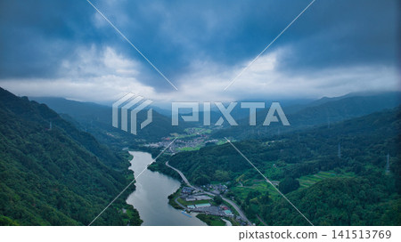 從富山縣大澤野郡猿倉山眺望周圍地區。 從富山縣大澤野郡猿倉山眺望周圍地區。 141513769