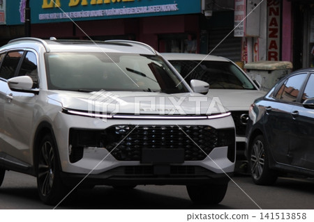 Vehicle design and off-road capabilities of popular SUVs and pickup trucks in North America, Mexico, and Central and South America. Exterior 141513858