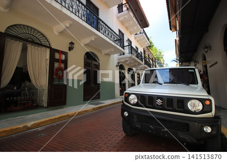 Vehicle design and off-road capabilities of popular SUVs and pickup trucks in North America, Mexico, and Central and South America. Exterior Vehicle design and off-road capabilities of popular SUVs and pickup trucks in North America, Mexico, and Central and South America. Exterior 141513870