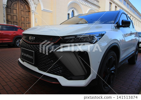 Vehicle design and off-road capabilities of popular SUVs and pickup trucks in North America, Mexico, and Central and South America. Exterior Vehicle design and off-road capabilities of popular SUVs and pickup trucks in North America, Mexico, and Central and South America. Exterior 141513874