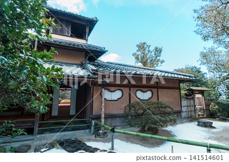積雪未消的神道寺 積雪未消的神道寺 141514601