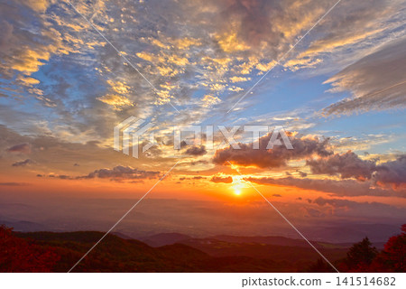 Sunrise from the Bandai-Azuma Skyline Sunrise from the Bandai-Azuma Skyline 141514682