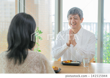 Senior couple eating Senior couple eating 141515944