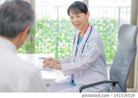 Examining doctor Examining doctor 141516519