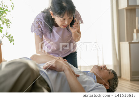 Wife calls ambulance after senior man collapses Wife calls ambulance after senior man collapses 141516613