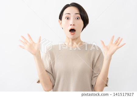 A woman in a short-sleeved knit top - Lifestyle image A woman in a short-sleeved knit top - Lifestyle image 141517927