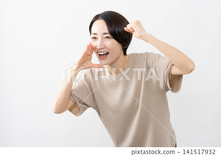 一位身穿短袖針織衫的女士-生活方式圖片 一位身穿短袖針織衫的女士-生活方式圖片 141517932