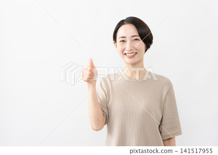 A woman in a short-sleeved knit top - Lifestyle image A woman in a short-sleeved knit top - Lifestyle image 141517955