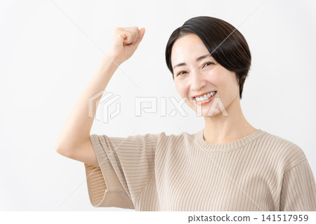 A woman in a short-sleeved knit top - Lifestyle image A woman in a short-sleeved knit top - Lifestyle image 141517959