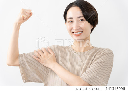 A woman in a short-sleeved knit top - Lifestyle image A woman in a short-sleeved knit top - Lifestyle image 141517996