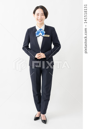 身著制服的女接待員 - 工作圖片 身著制服的女接待員 - 工作圖片 141518131