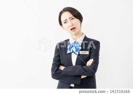 身著制服的女接待員 - 工作圖片 身著制服的女接待員 - 工作圖片 141518168