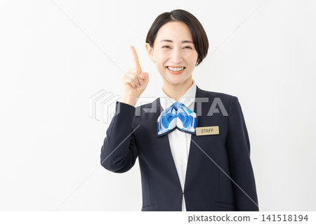 身著制服的女接待員 - 工作圖片 身著制服的女接待員 - 工作圖片 141518194