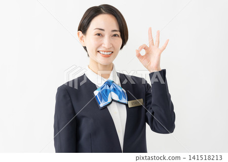 身著制服的女接待員 - 工作圖片 身著制服的女接待員 - 工作圖片 141518213