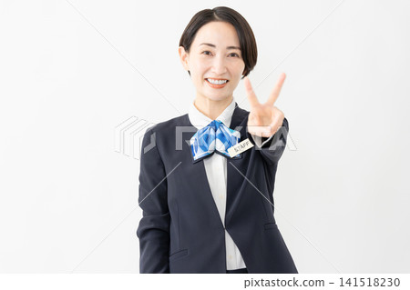 身著制服的女接待員 - 工作圖片 身著制服的女接待員 - 工作圖片 141518230