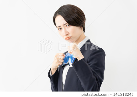 身著制服的女接待員 - 工作圖片 身著制服的女接待員 - 工作圖片 141518245
