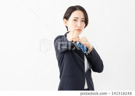 身著制服的女接待員 - 工作圖片 身著制服的女接待員 - 工作圖片 141518248
