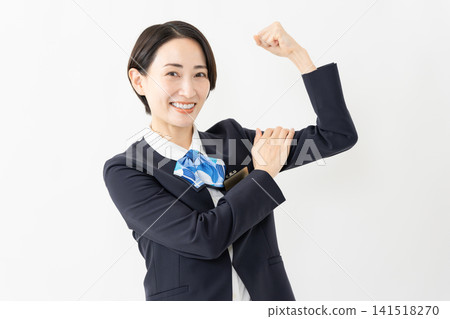 身著制服的女接待員 - 工作圖片 身著制服的女接待員 - 工作圖片 141518270