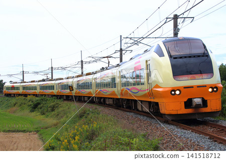 Uetsu Main Line Limited Express Inaho: E653 series train (Niigata ⇔ Sakata - Akita) Uetsu Main Line Limited Express Inaho: E653 series train (Niigata ⇔ Sakata - Akita) 141518712