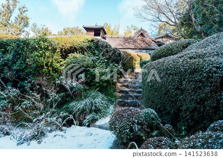 雪中的神道寺 141523638