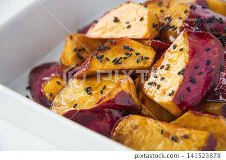 秋季小點心:蜜餞地瓜 秋季小點心:蜜餞地瓜 141523878