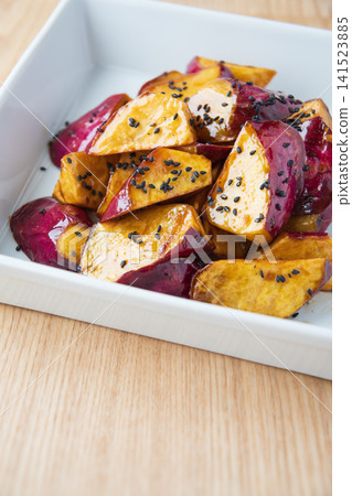 Autumn snack: Candied sweet potatoes Autumn snack: Candied sweet potatoes 141523885