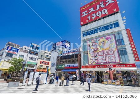 A view of the JR Shin-Koiwa Station North Exit building and the station square (Katsushika Ward, Tokyo) A view of the JR Shin-Koiwa Station North Exit building and the station square (Katsushika Ward, Tokyo) 141526060
