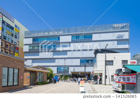 JR新小岩站南出口的車站大樓及周圍景色(東京都葛飾區) JR新小岩站南出口的車站大樓及周圍景色(東京都葛飾區) 141526065