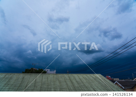 夏日暴雨前的天空 夏日暴雨前的天空 141526134