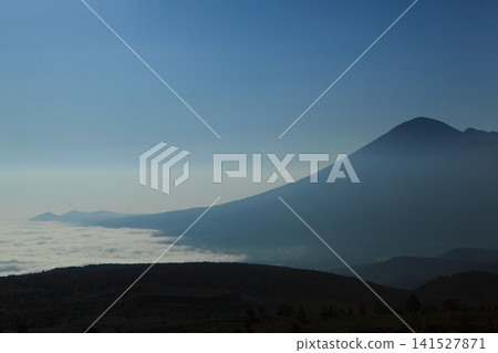 從阿斯派特線看到的山間秋葉和雲海。 從阿斯派特線看到的山間秋葉和雲海。 141527871