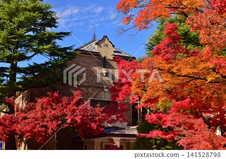 Katakura-kan in Suwa City, surrounded by autumn foliage. Katakura-kan in Suwa City, surrounded by autumn foliage. 141528798