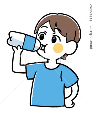 圖:一個人正在用塑膠瓶喝水 圖:一個人正在用塑膠瓶喝水 141528802